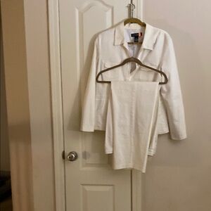 Dialogue White Pantsuit Elegant and Versatile